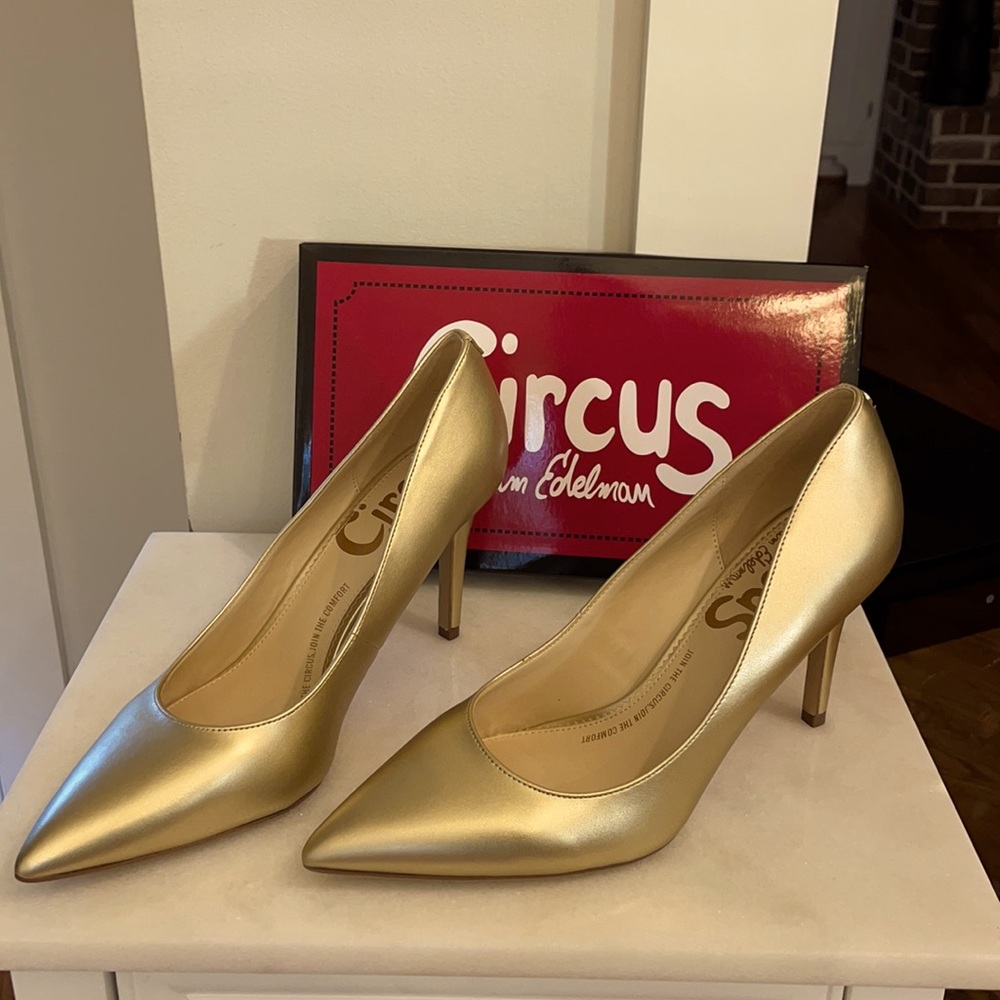 Sam Edelman pale gold pointed toed heels